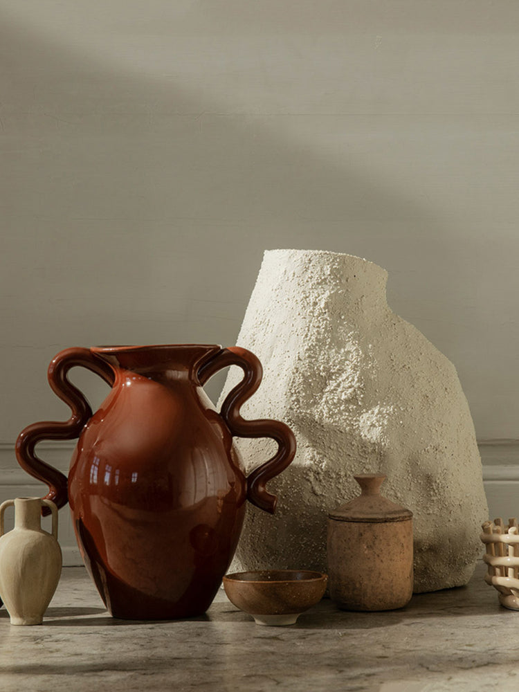 media image for Verso Table Vase - Terracotta Room1 286