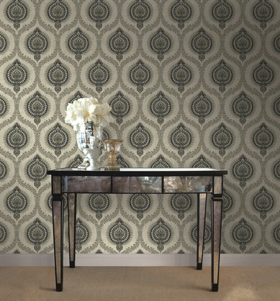product image of Medallion Ogee Wallpaper in Silver from the Caspia Collection by Wallquest 549