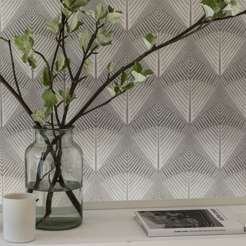 media image for Veren Wallpaper from the Tulipa Stellata Collection by Designers Guild 290