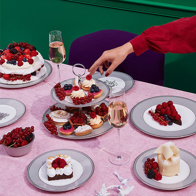 grid article image for Holiday Table Settings 253
