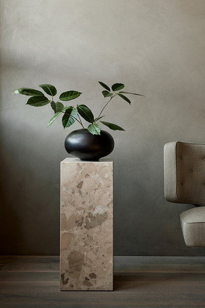 collection picture for Urns + Pedestals 66