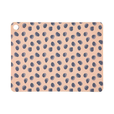 product image of set of 2 placemats in leopard dots by oyoy 1 556