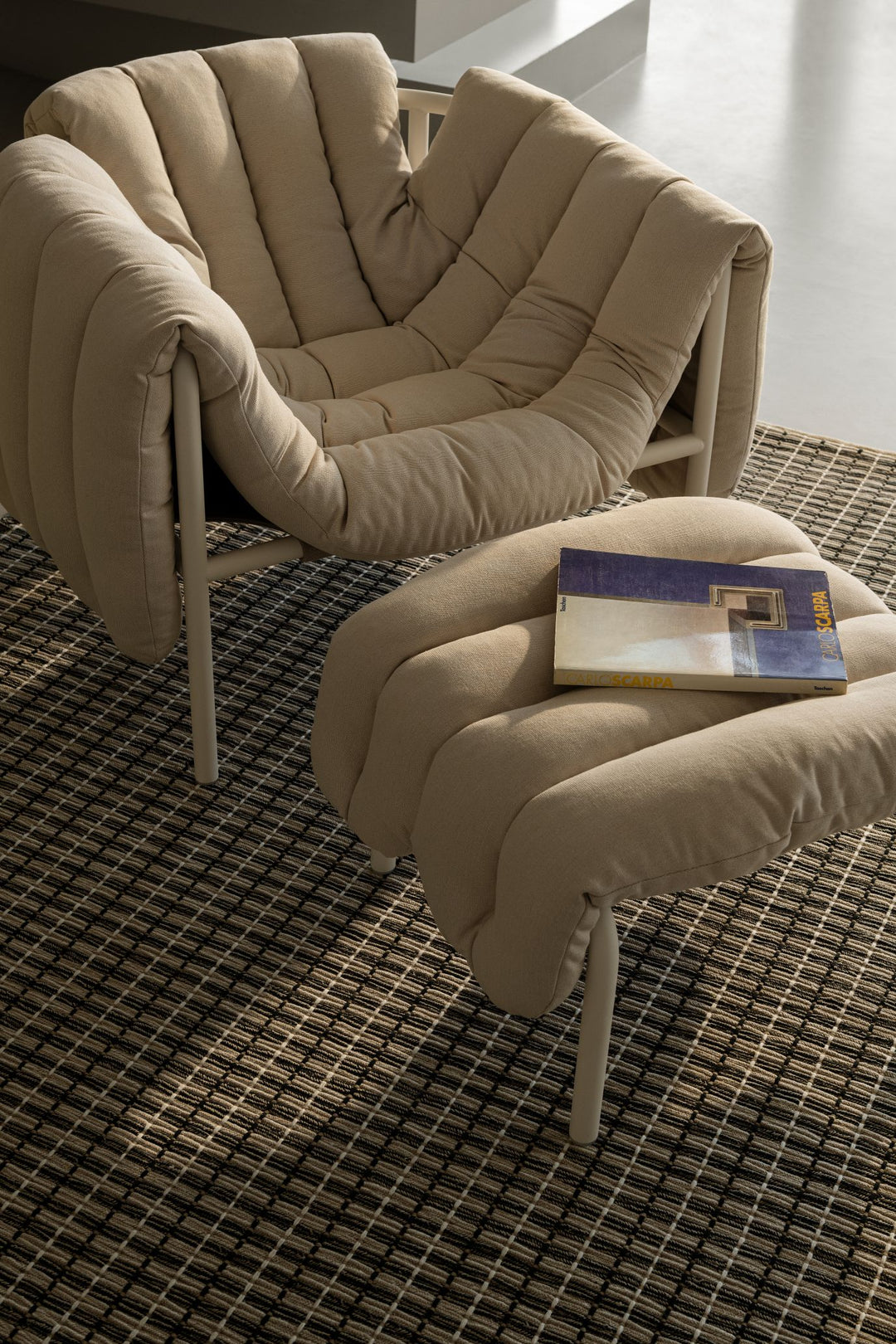 Hem pouf lounge chair 2025