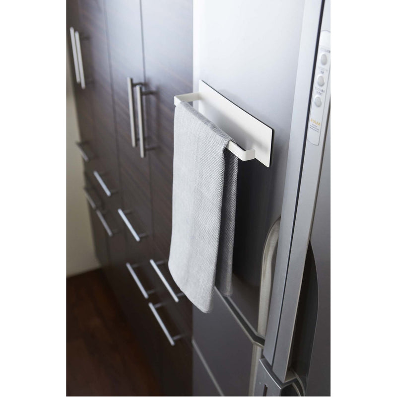 media image for Plate Magnet Paper Towel Holder by Yamazaki 262