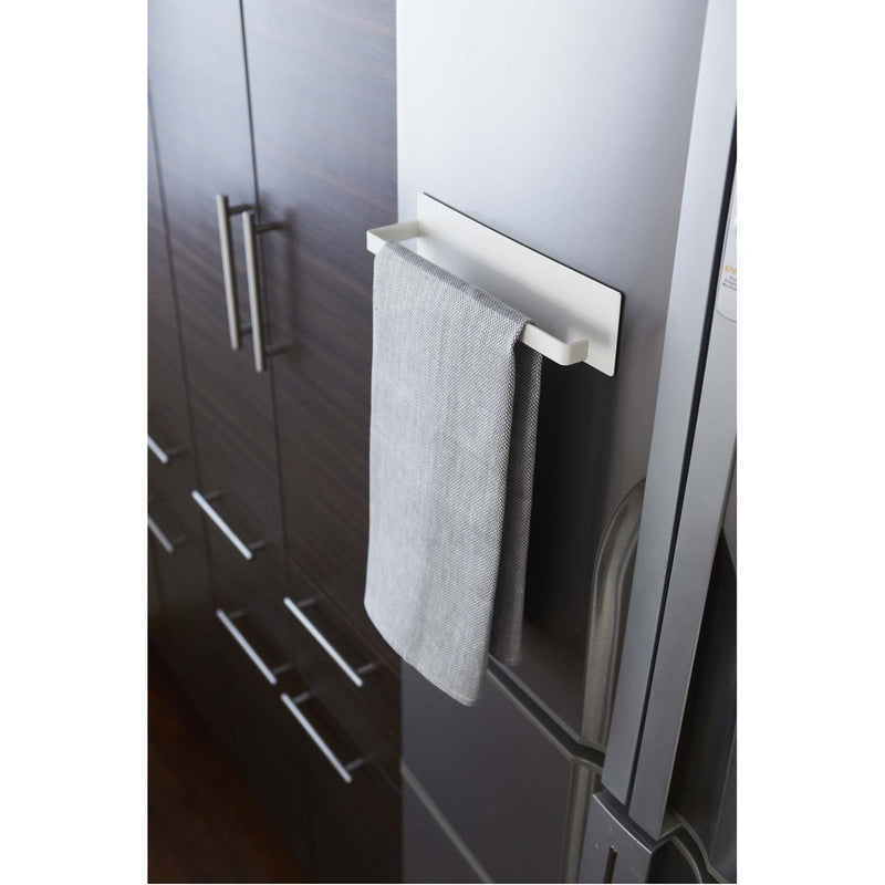 media image for Plate Magnet Paper Towel Holder by Yamazaki 286