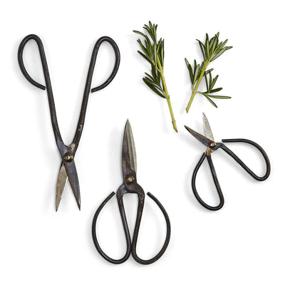product image of vintage finish garden shears in various sizes 1 552