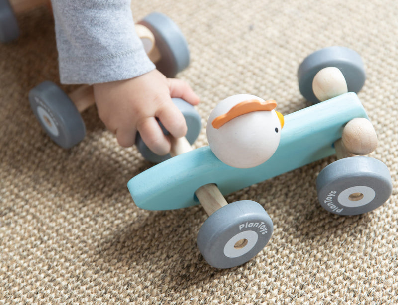 media image for chicken car by plan toys 2 232