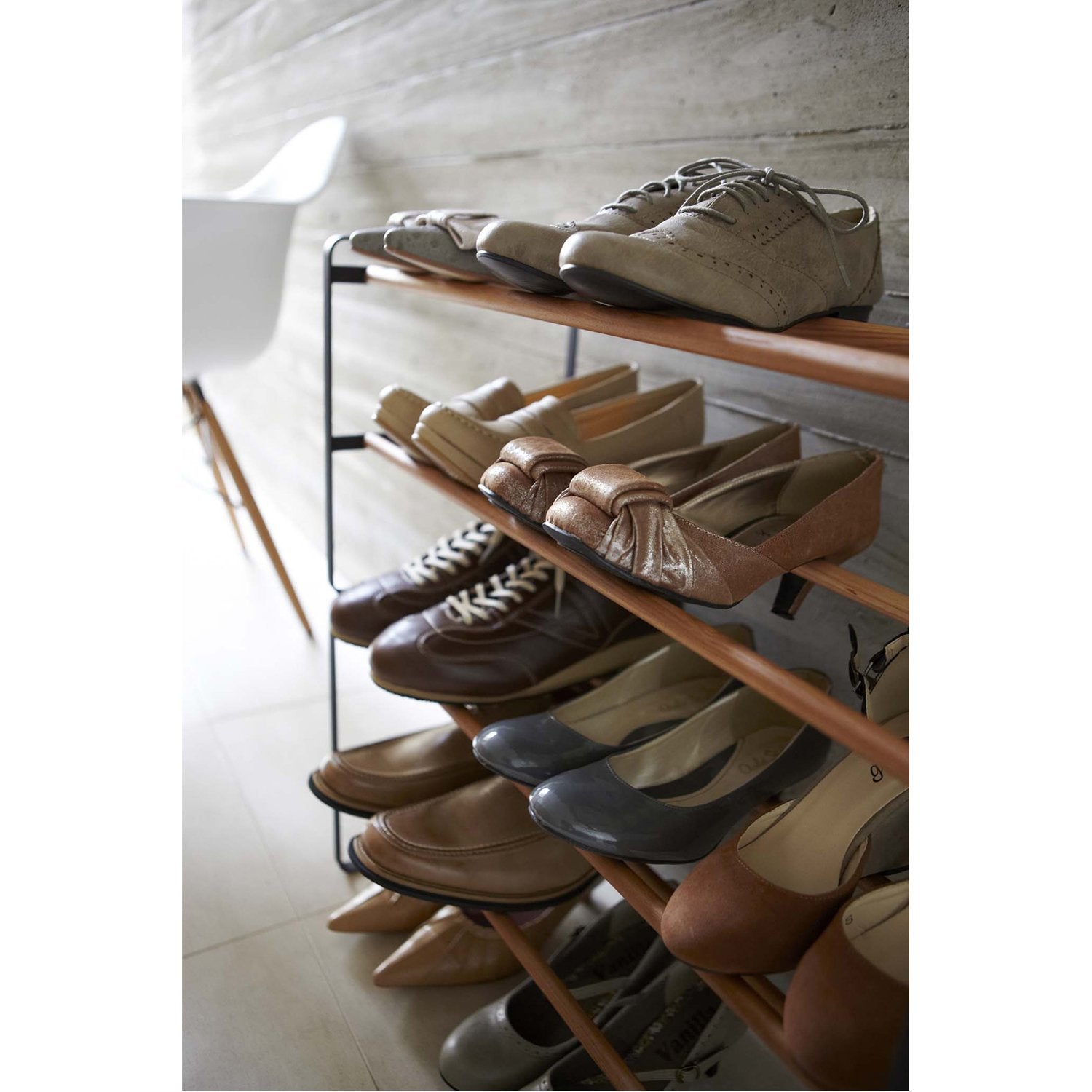Yamazaki Home Stackable Shoe Rack, White, Steel, Holds up to 4 pairs of  shoes per shelf, Supports 6.6 pounds, Stackable 
