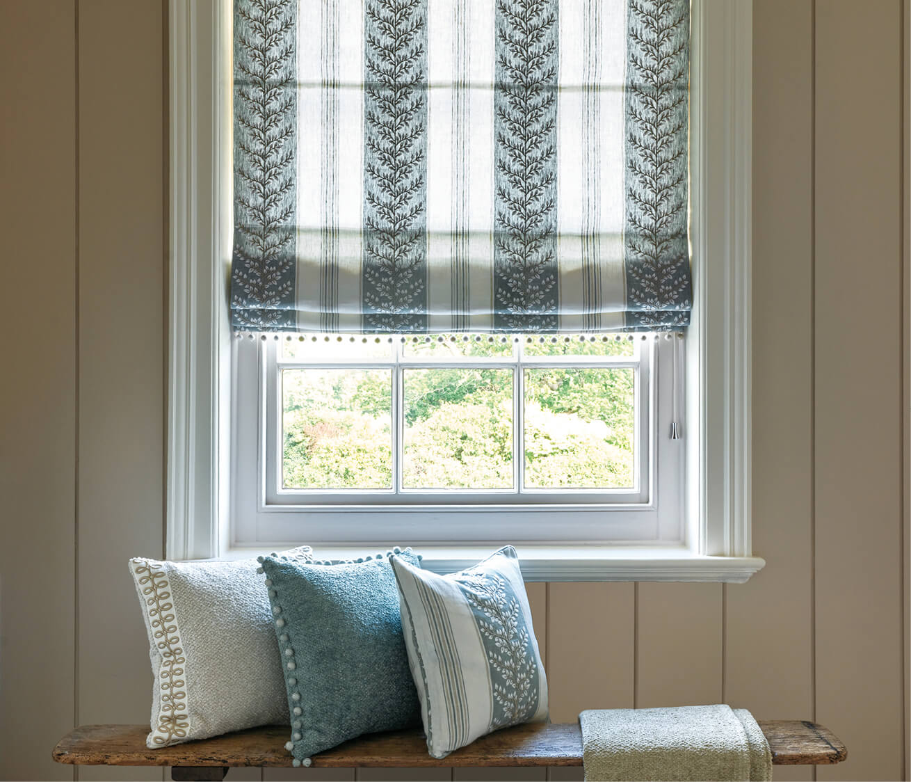 Shop Woodbridge Manningtree Red/Teal Fabric Burke Decor