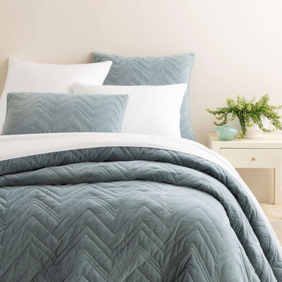 product image for brentwood velvet ocean quilt by annie selke pc2553 fq 1 87