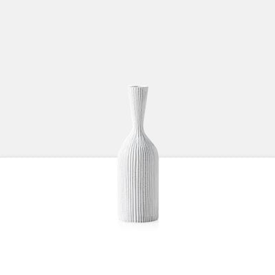 product image for zoro carved line resin floor vase in short design by torre tagus 1 40